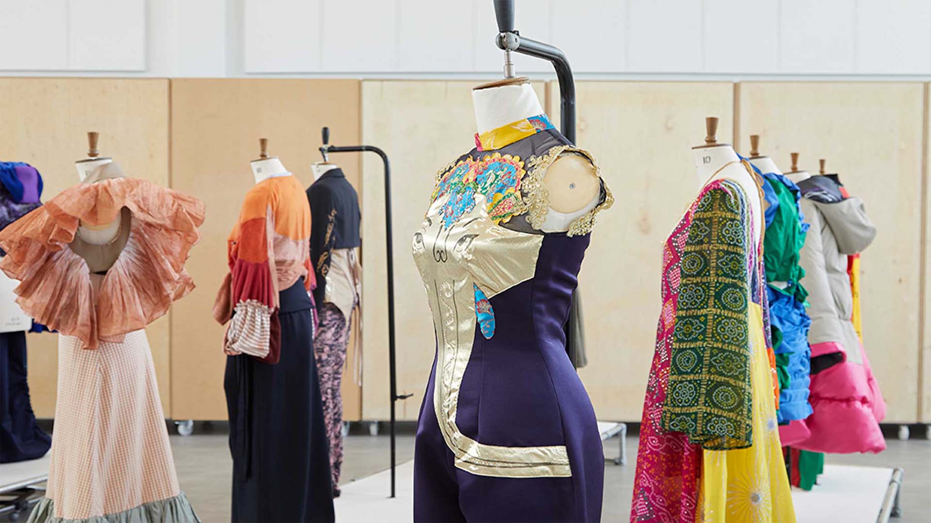 Fashion display on manekins in Barbara Hepworth